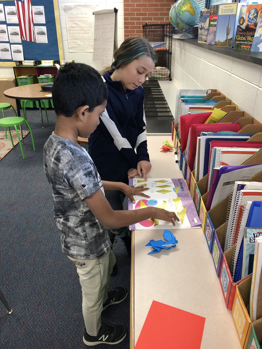 hansenclass5's tweet photo. One reason I love Empower Hour is getting to see classmates teach each other! #useyourresources #IvyHillLeague https://t.co/Ql3zrU7cjZ