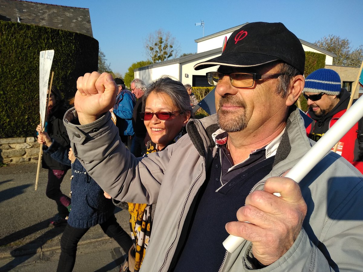 FIChamps35's tweet photo. Les #Insoumis des @FIChamps35 participent à #GuipryMessac à la marche contre le projet de ferme-usine de 800 veaux, organisée par @lapucedecormere. Candidat aux #Europeennes2019, @serbuc56 est avec nous ✊ https://t.co/LgYb7Iog0j