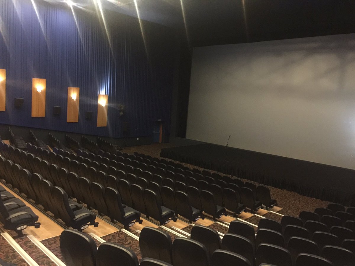 bruceretief's tweet photo. Starting to fill up. https://t.co/Gi5dAQoiMC