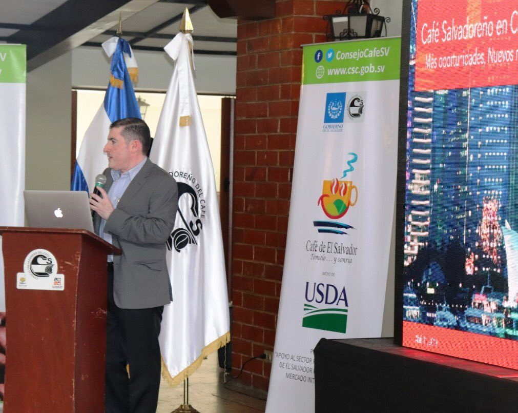 ConsejoCafeSV's tweet photo. #DirectorCSC Inicia Seminario/Taller p desarrollo de Estrategias de Mercadeo de Café al Colosal mercado de R.P. #CHINA que @ConsejoCafeSV organiza ante el potencial de oportunidades que existe p #CaféDeElSalvador @asiaBconsulting en convenio con CSC generando info para sector https://t.co/n4XIN9pKAT