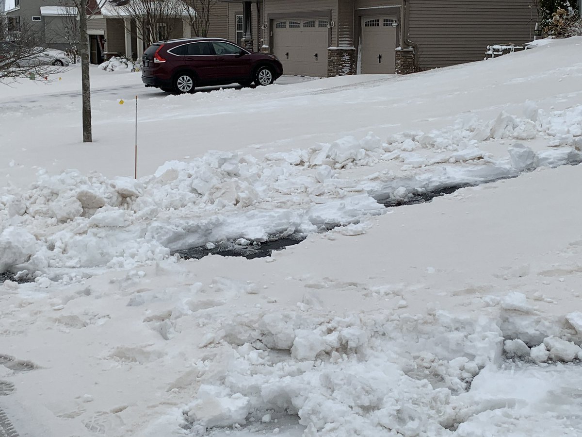 MelissaTurtinen's tweet photo. I learned on @MPRnews that the yellow tint in the snow is dust from Texas. The dusty snow was very visible in Minnetrista today #mnwx https://t.co/0cXdEEHDjn