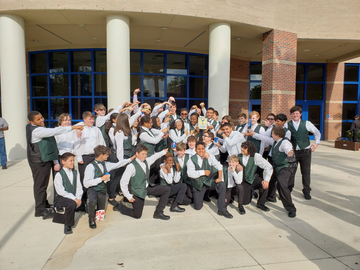 tommyv26's tweet photo. Proud of our Heritage band and Mr. Thompson...another superior in the books. Congrats!! Eagles soar to the top and never stop! @Melee_Maestro @StembergerLaRu #hmsgrit https://t.co/RZD9wMcx1P
