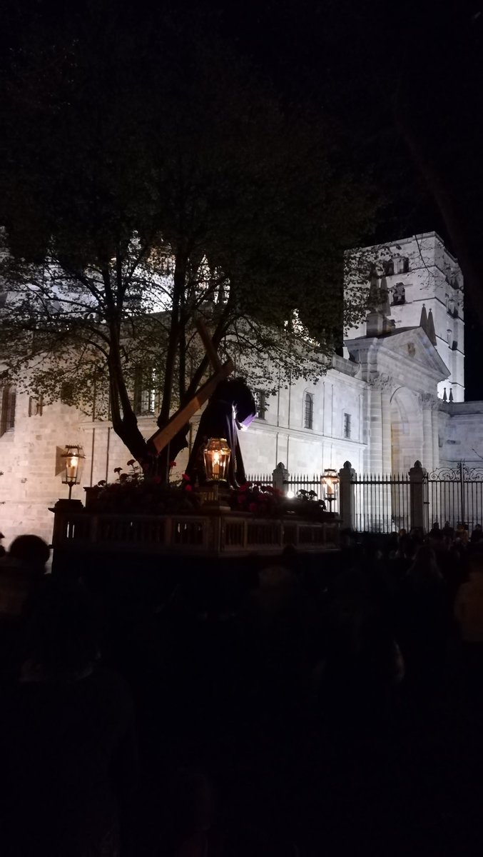 Z_Angel_RL's tweet photo. Os dejo unas fotitos del traslado del nazareno de san Frontis, (mi cristo xd), hoy comienzan unos días de estar más en la calle que en casa, de acostarte tarde, dormir poco y agotarse, pero merece la pena.
Pd: puede que me ponga pesado estos días. PERDÓN :) https://t.co/DXUFsZMzRB