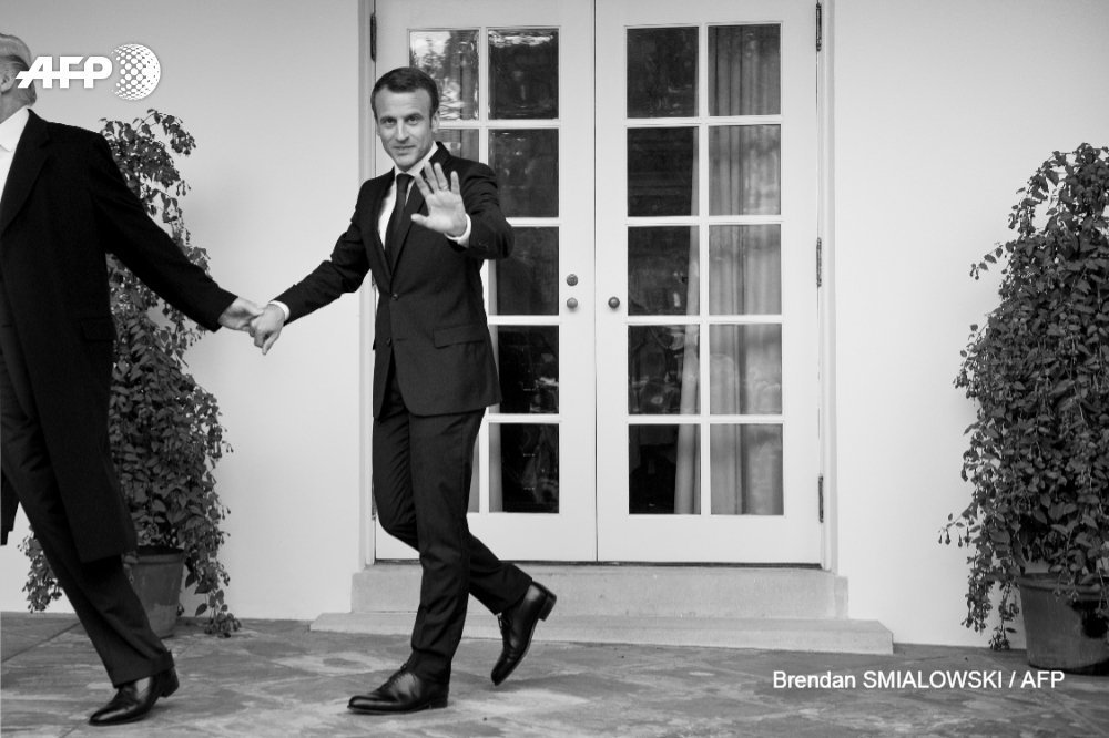 sebastienblanc's tweet photo. Le photographe de l'AFP Brendan Smialowski, basé à Washington, a obtenu une troisième place dans la catégorie "General News, Singles" au prestigieux World Press Photo 2019, pour cette photo de Donald Trump tirant par la main Emmanuel Macron #AFP @b_smialowski https://t.co/c8SXJDMm0G