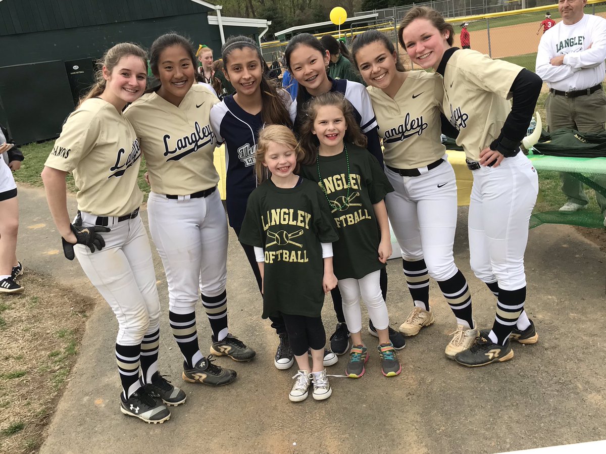 GFSoftball's tweet photo. @LangleySoftball Youth Night is underway! Wear your #gfll jersey and get in free. 🥎 @GFSoftball https://t.co/aeAyNs4Ifj