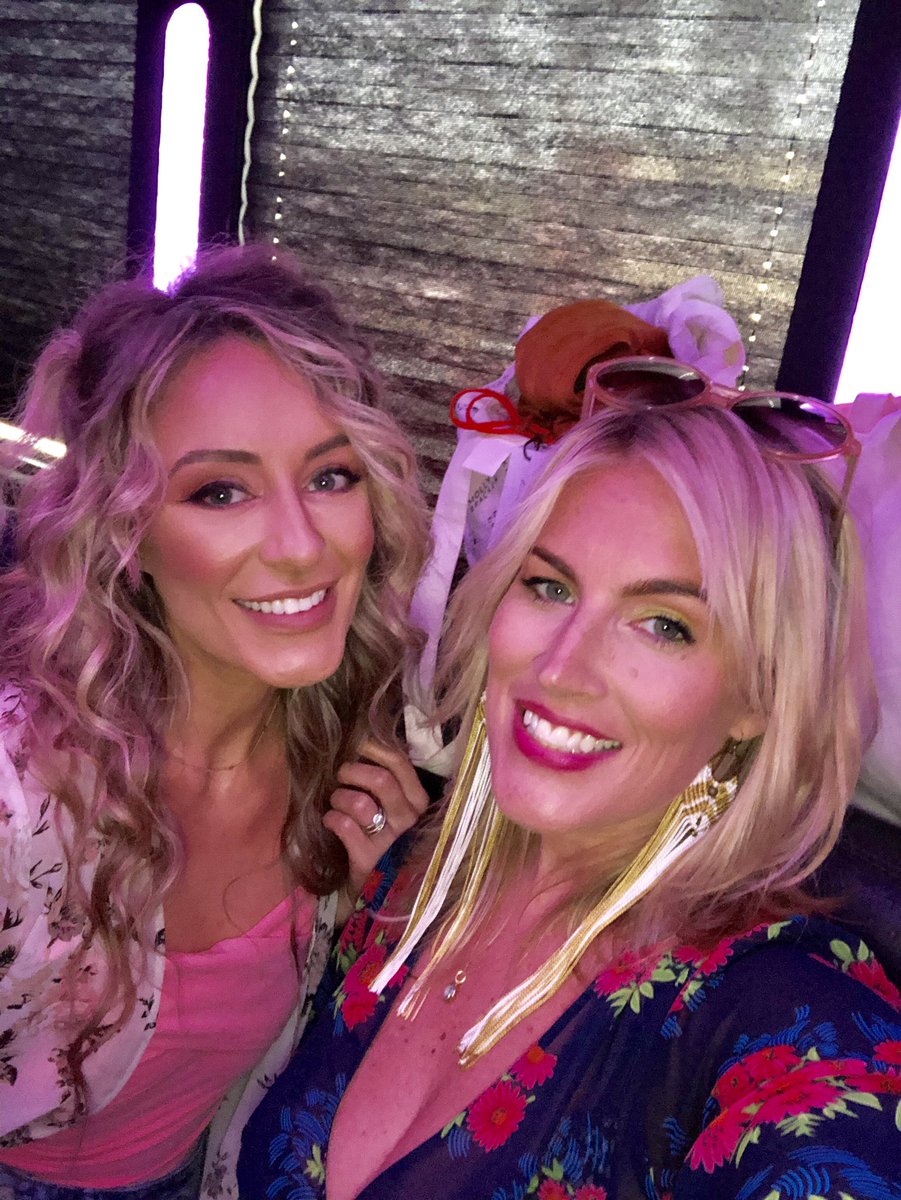 marisasullivan's tweet photo. Ahhhhh one of the best mornings as of late. Nonstop laughs and dance. @TheMcCordList X @wwdmagic #coachella #roadtrip #photoshoot #partybus #enroute #desertrose #beljoy #lineanddot https://t.co/4mxVWBvNCw