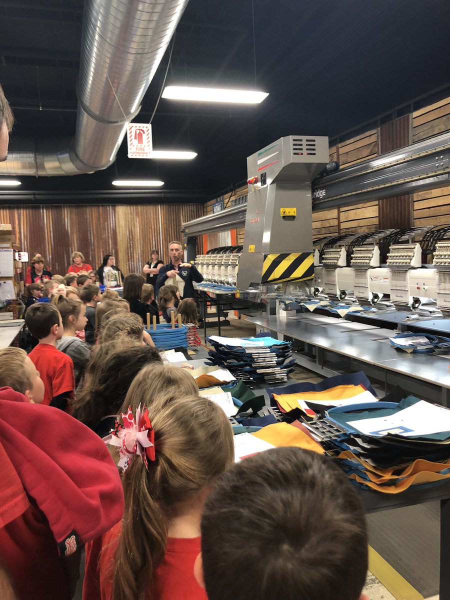 MissMonighan's tweet photo. Great day learning about local businesses with first grade! #LegacyAthletic #fieldtrip #bearsba https://t.co/8zOPTh1H4g