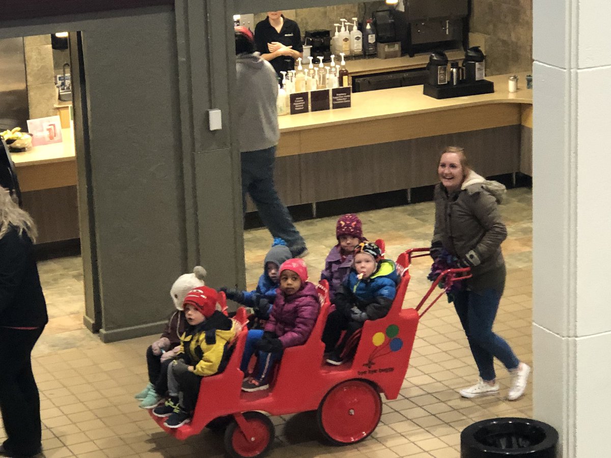 DrBrendaAH's tweet photo. Great to take a break from meet and confer to wave to the kids in @MSUMearlycenter Kiddie Parade today. #Children #FutureDragons #FamilyFriendly #GreatPaceToWork https://t.co/lUKNzEzsj3