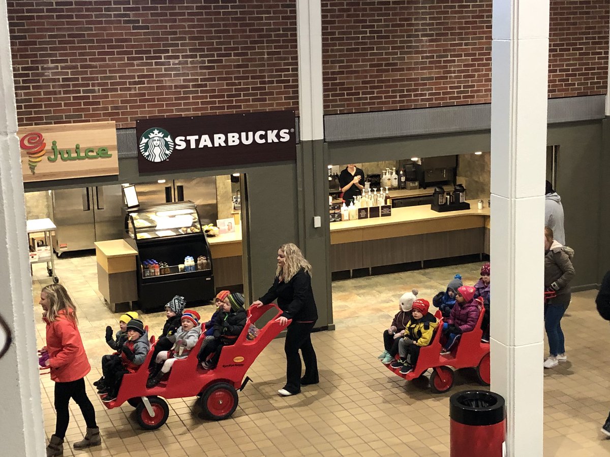 DrBrendaAH's tweet photo. Great to take a break from meet and confer to wave to the kids in @MSUMearlycenter Kiddie Parade today. #Children #FutureDragons #FamilyFriendly #GreatPaceToWork https://t.co/lUKNzEzsj3
