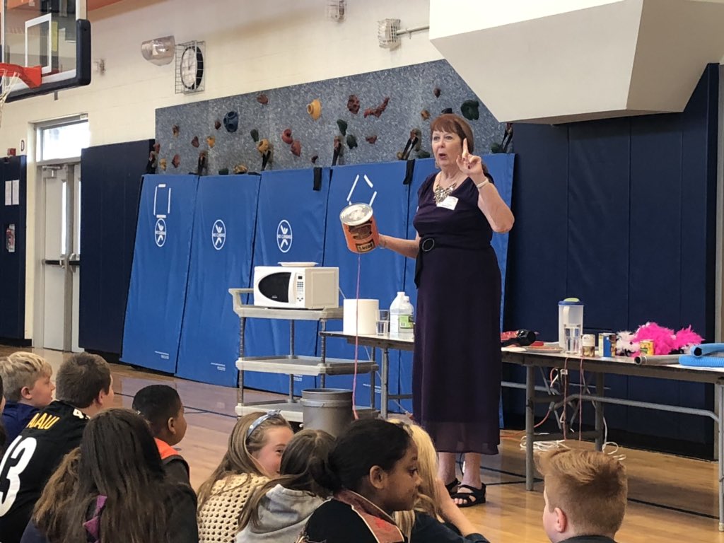 DrBalintfy's tweet photo. Thank you @LESPFO for sponsoring our visiting author, @SANDRA_MARKLE, at LE today. A big shout out and THANK YOU to our Reading Specialist, @mary_rys and our Librarian, Laura Esposito, for hosting Ms. Markel today. #WeAtLE #LiverpoolTheFamily #LiverpoolLeads 🔶💙🔶 https://t.co/Znmx070znm