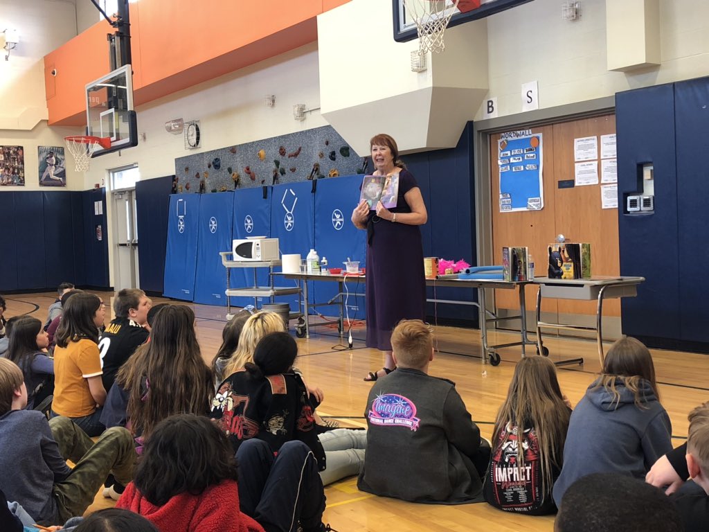 DrBalintfy's tweet photo. Thank you @LESPFO for sponsoring our visiting author, @SANDRA_MARKLE, at LE today. A big shout out and THANK YOU to our Reading Specialist, @mary_rys and our Librarian, Laura Esposito, for hosting Ms. Markel today. #WeAtLE #LiverpoolTheFamily #LiverpoolLeads 🔶💙🔶 https://t.co/Znmx070znm