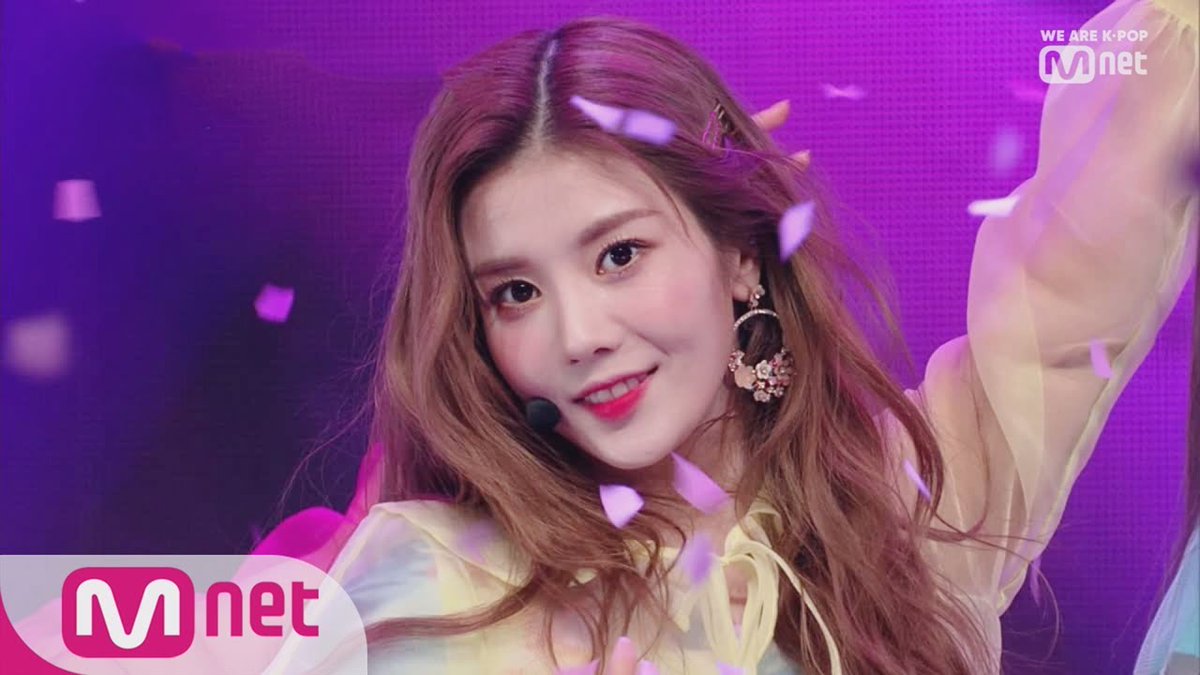 SoompiSpanish's tweet photo. #IZONE interpreta "Violeta" en "M Countdown" #Violeta3rdWin
https://t.co/qfZpimVPQZ https://t.co/szjuF7DTDm