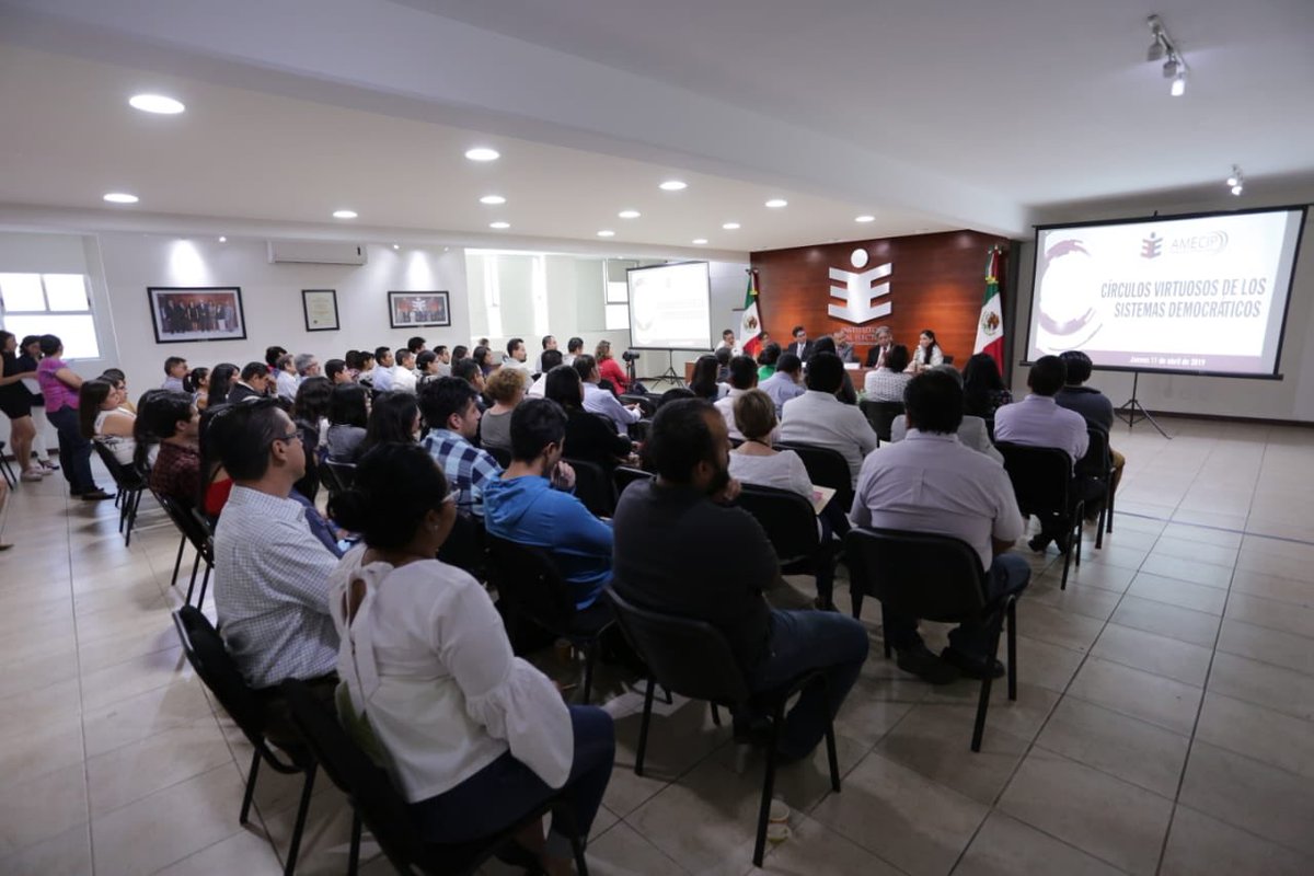 IEEPCO's tweet photo. Este día realizamos la conferencia “Círculos virtuosos de los sistemas democráticos”. También firmamos convenio con @AmecipOficial y la @USonhos. Seguiremos impulsando espacios de análisis y reflexión para promover la participación ciudadana en #Oaxaca.

🔗https://t.co/6uGB4686t8 https://t.co/wCkqRlB2af