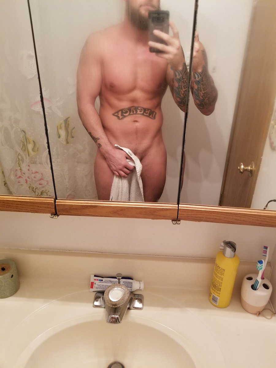 Bash_Rox's tweet photo. #outtheshower #sofreshsoclean #towelthursday https://t.co/lfTLFUu5bs