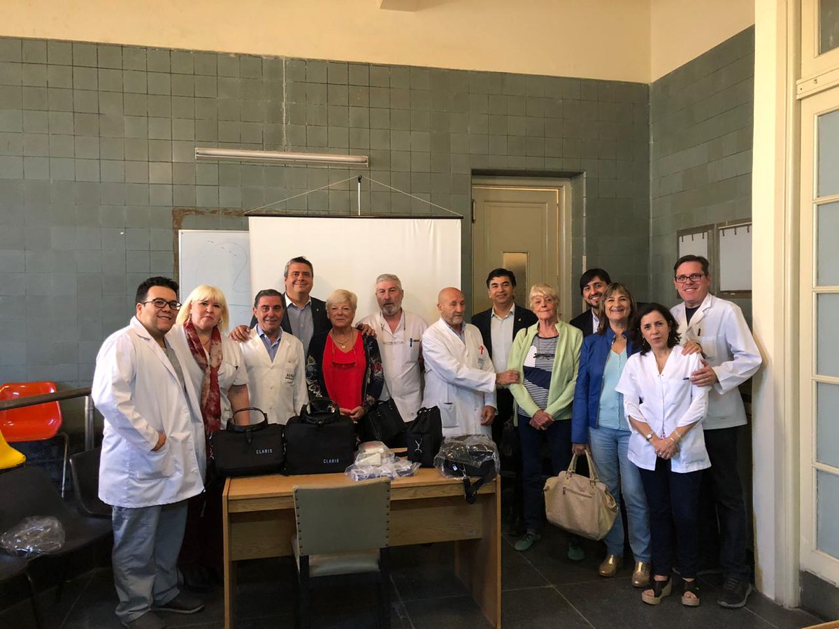 MedicasUNC's tweet photo. #NoticiasFCM
#CreceMedicas
En el día de hoy el Decano de nuestra Facultad Dr. Rogelio Pizzi y la Vicedecana Dra. Marta Fiol de Cuneo, entregaron equipamiento de última generación para el Hospital Nacional de Clínicas.
https://t.co/SeuhGR87rV https://t.co/9cB4ZjqfJD