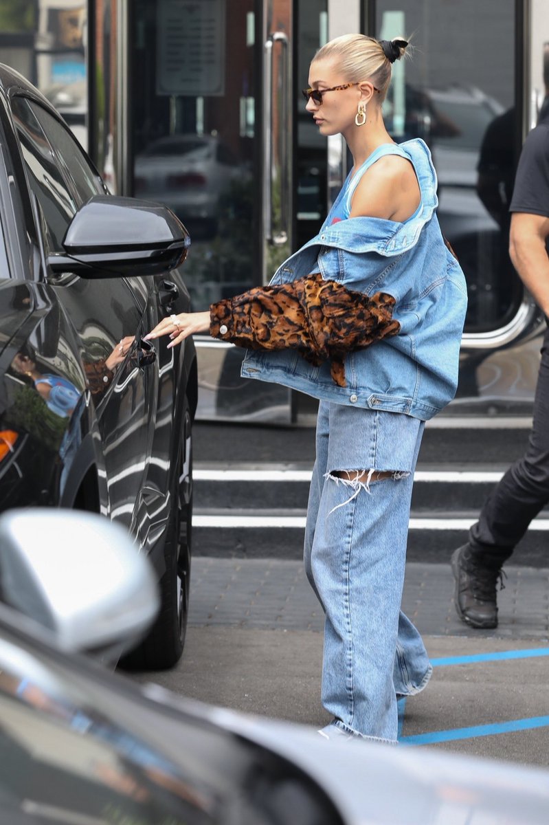 verscevision's tweet photo. I love her outfit am I cancelled? https://t.co/6QAlWHAQ5i