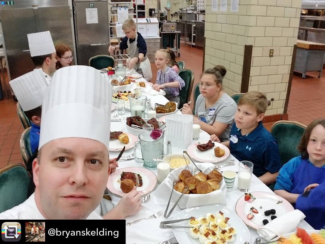 apprenticeday's tweet photo. @Bskelding @The_Greenbrier enjoying lunch prepared by our apprentice day students! Deviled eggs, The Greenbrier‘s signature chicken salad, BBQ ribs, + more. Such an amazing experience for our kids! https://t.co/zUXVkGtgTB
