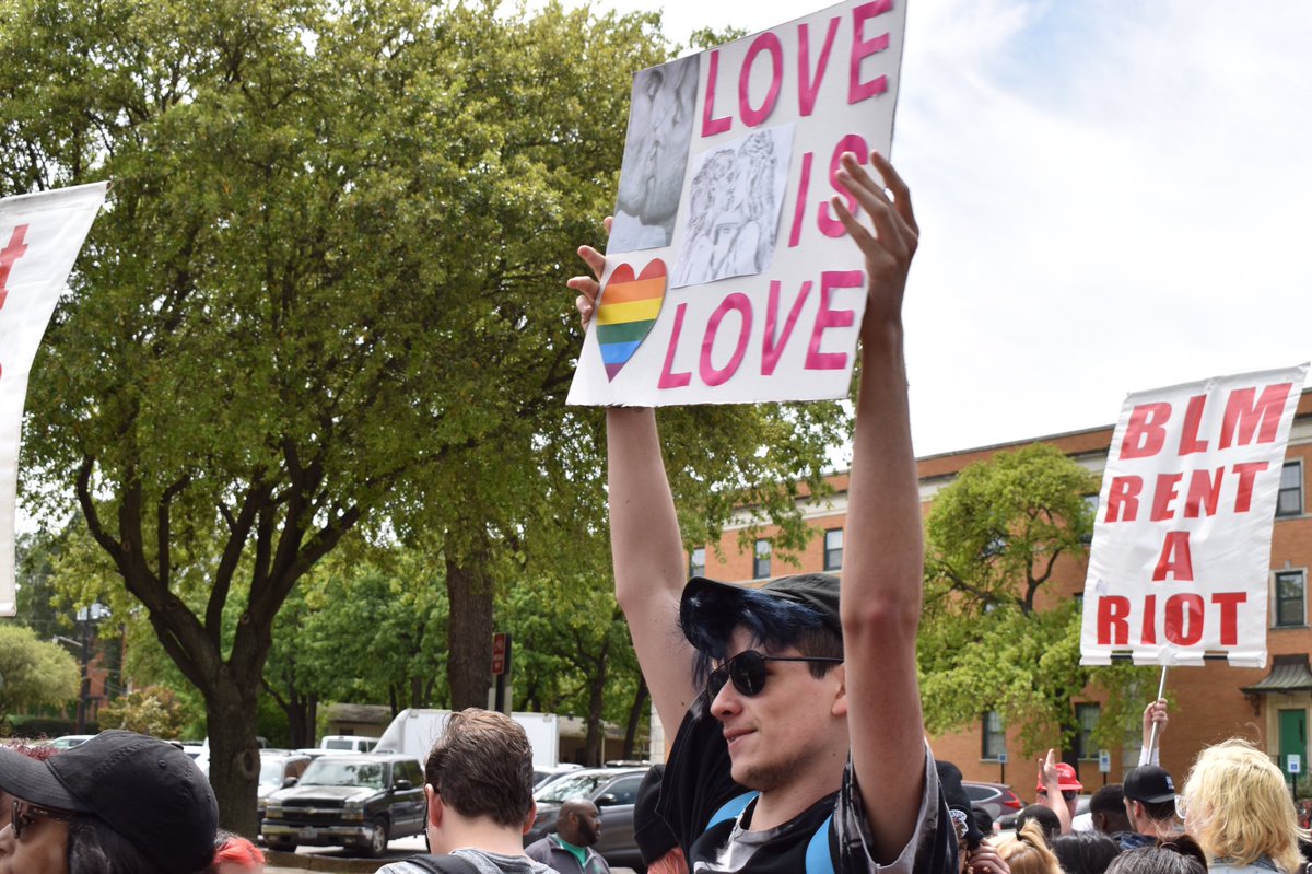bayswanto's tweet image. Students responded to the street preachers signs with some of their own.