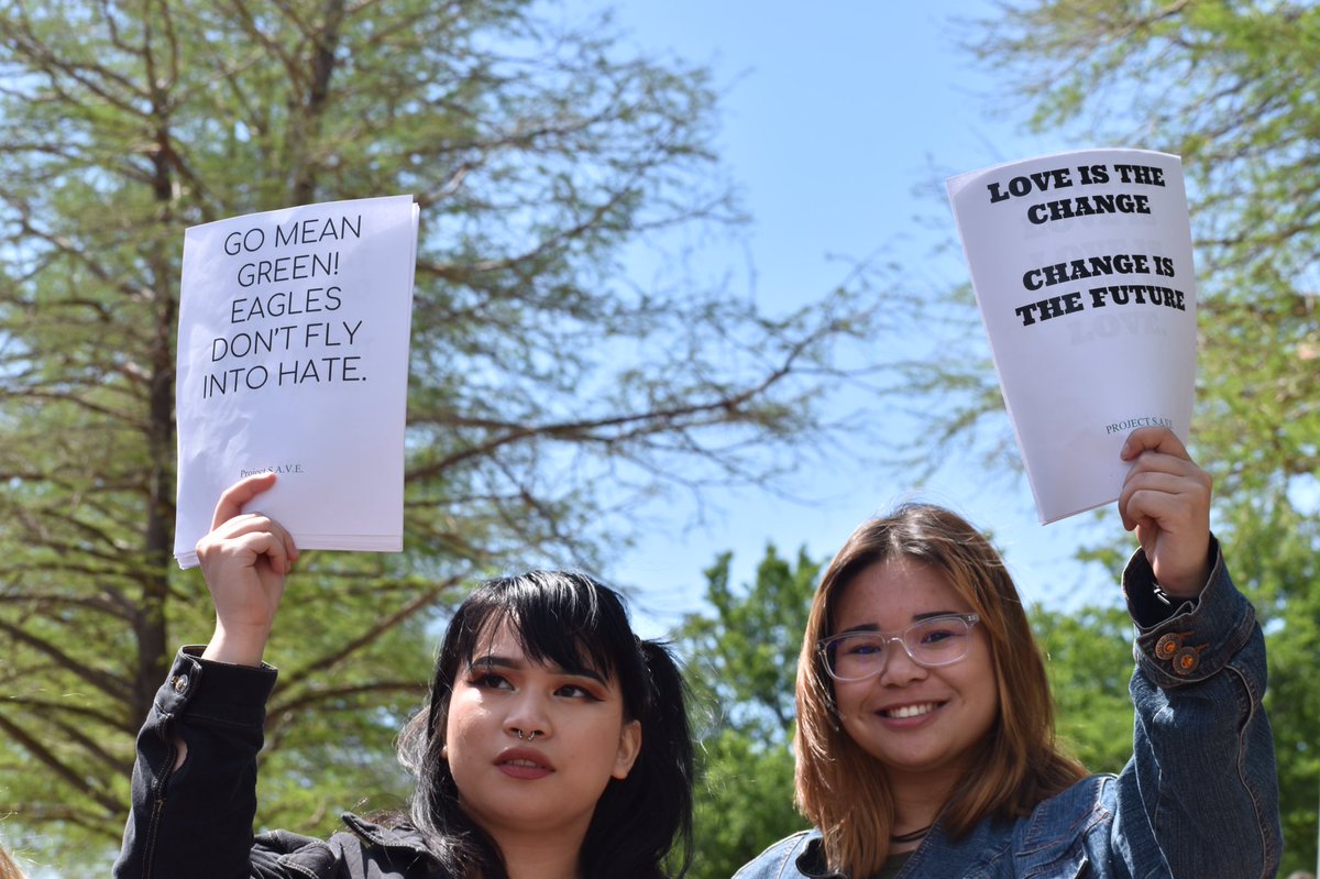 bayswanto's tweet image. Students responded to the street preachers signs with some of their own.