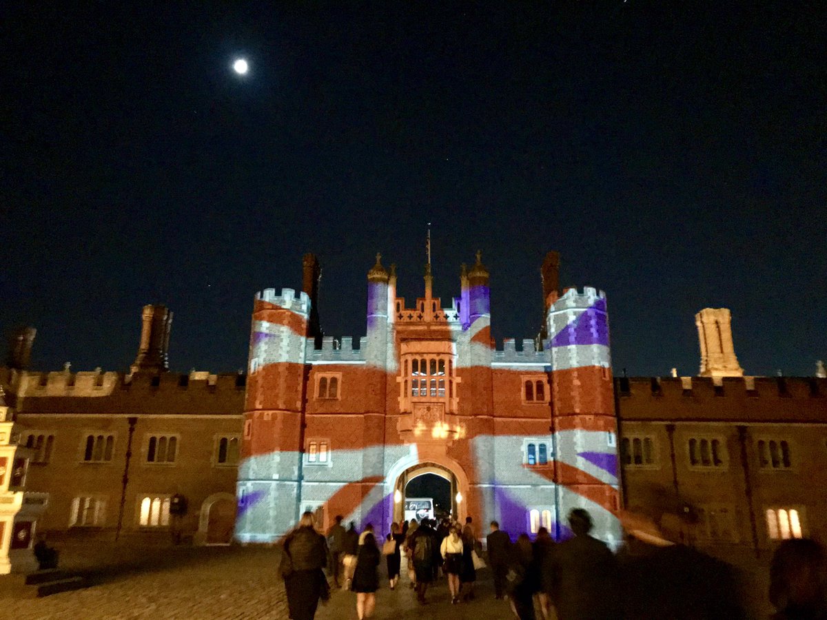 MeetCambridge's tweet photo. Thank you for the most incredible evening at Hampton Court Palace @EventsAreGREAT truly wonderful way to celebrate all things events at #MeetGB @HRP_palaces #godowninhistory https://t.co/6ppnmRAnBu