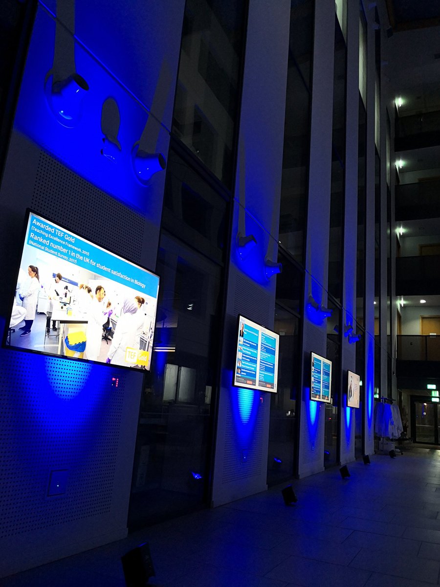WCAIRDundee's tweet photo. It looks like the #uplighter fairy has visited @UoDLifeSciences and @mrcppu too! We're all really pleased to be joining in with @LightParkinsons tonight from #Dundee π Wishing everyone a healthy and happy #WorldParkinsonsDay https://t.co/h3uxcgGCOy