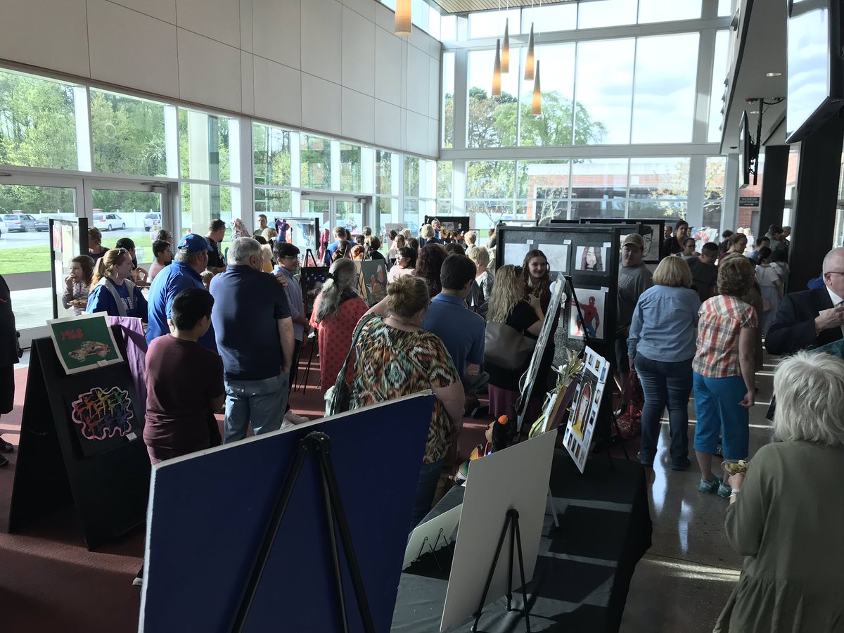 SurryCoSchools's tweet photo. Celebrating the arts at the 12th Annual Superintendent’s Art Contest. #SCSEd #inspiredbyart #designingdreams #growingleaders #exceptionallytalented https://t.co/PnNmh7CSei