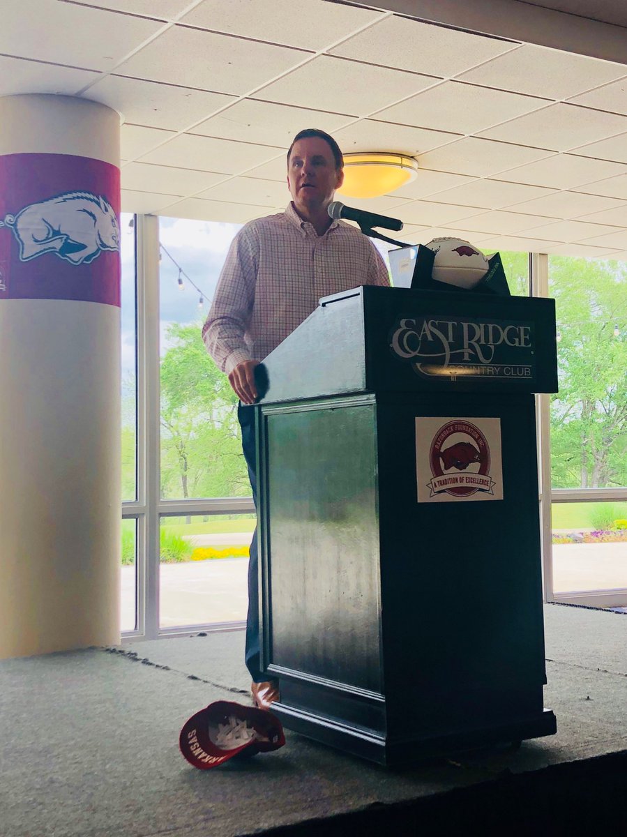 scott_varady's tweet photo. Coach Chad Morris sharing his vision and blueprint for Razorback football with Razorbacks fans and friends in Shreveport, LA! #WPS #onerazorback https://t.co/eeZL607AX7
