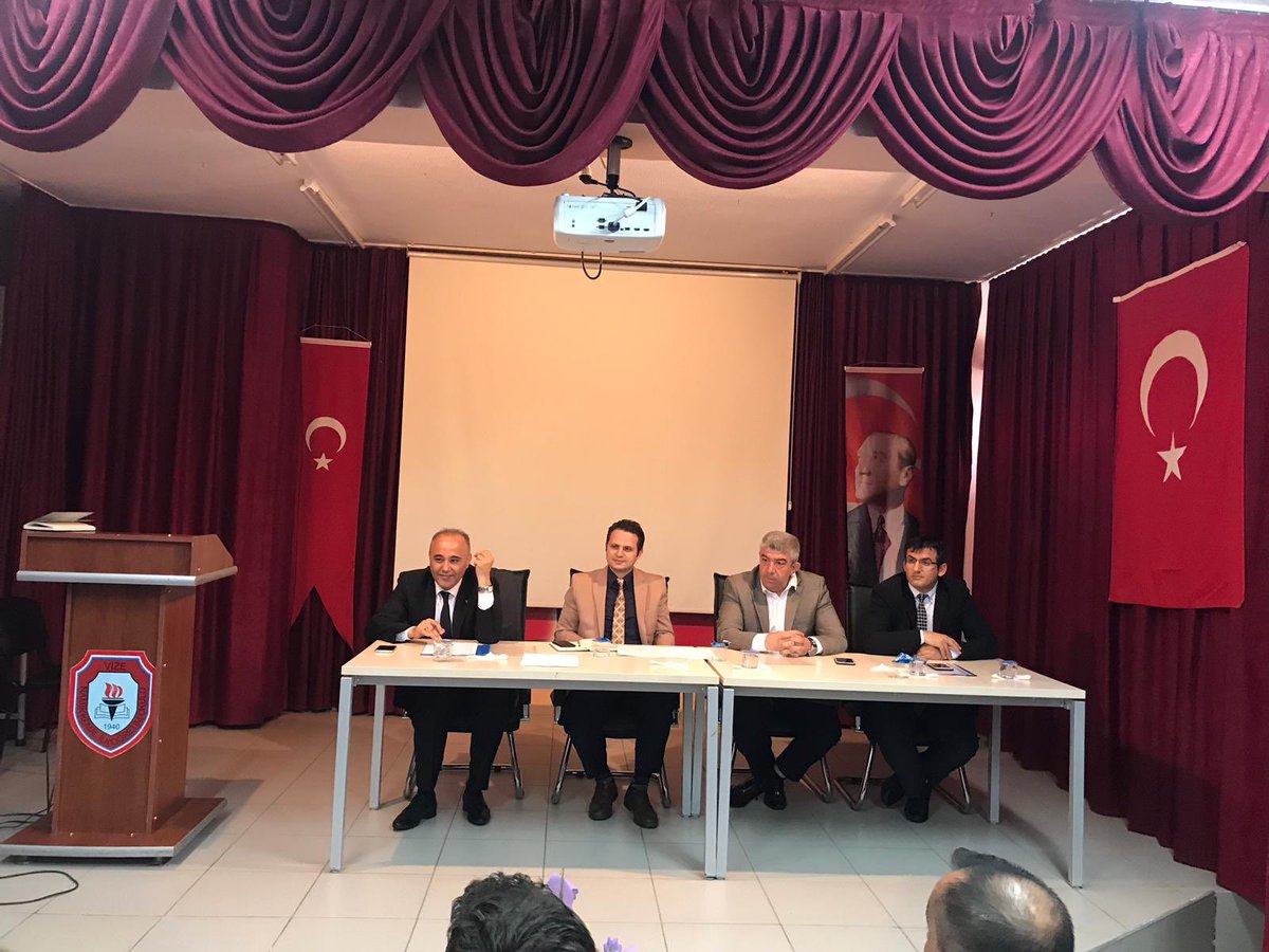 VIZEMEM's tweet photo. İlçe Millî Eğitim Müdürü Sayın Emre ÇAY ve Gençlik Spor Müdürü Sayın Erhan Karakuş ile birlikte Müdürlüğümüze bağlı kurum/okul müdürleriyle toplantı düzenlendi. 23 Nisan Çocuk Bayramı ile 19 Mayıs Gençlik Spor Bayramında yapılacak faaliyetler ile ilgili planlamalar ele alındı. https://t.co/WxBMbjRYBS