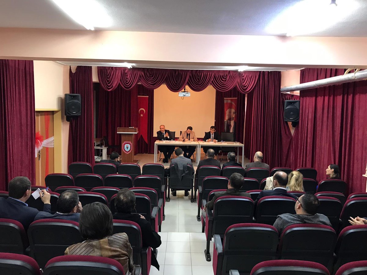 İlçe Millî Eğitim Müdürü Sayın Emre ÇAY ve Gençlik Spor Müdürü Sayın Erhan Karakuş ile birlikte Müdürlüğümüze bağlı kurum/okul müdürleriyle toplantı düzenlendi. 23 Nisan Çocuk Bayramı ile 19 Mayıs Gençlik Spor Bayramında yapılacak faaliyetler ile ilgili planlamalar ele alındı.