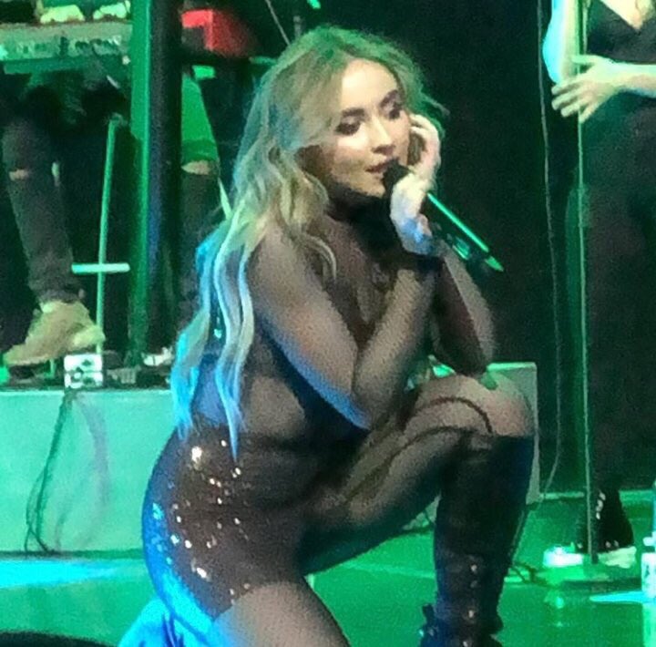 singularshows's tweet photo. photos from the Singapore Show (11th April)✨✨✨ https://t.co/ZLzPz5bGr0