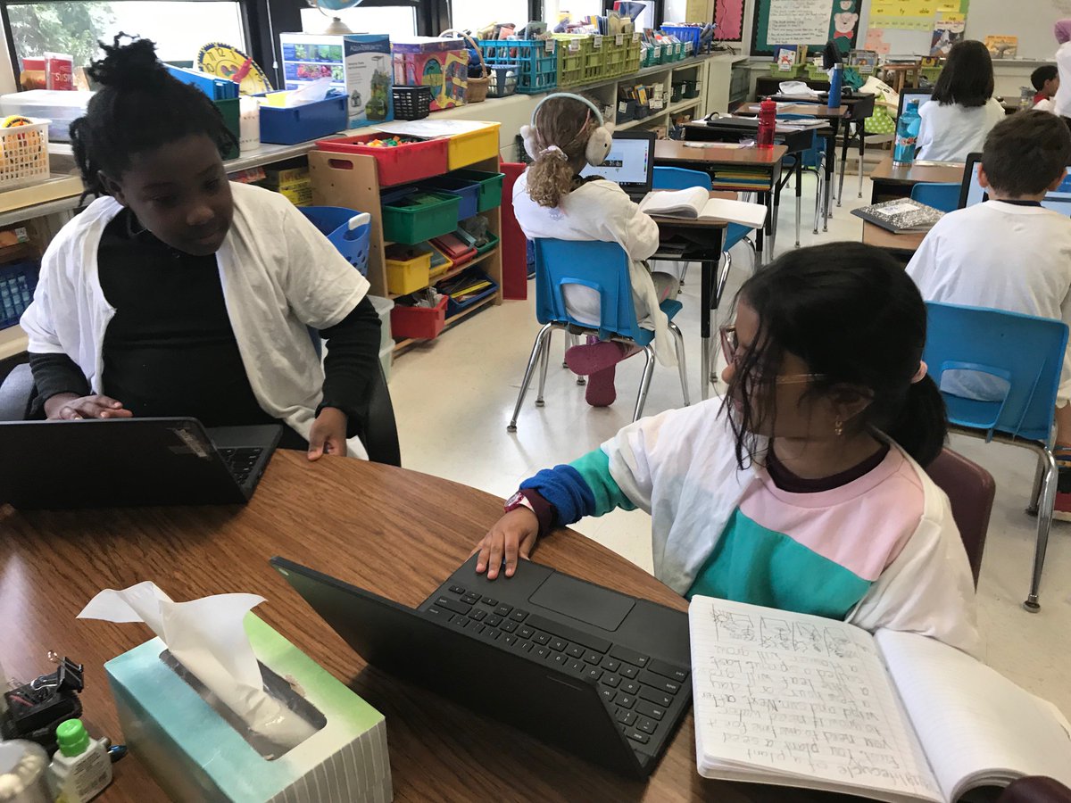 CaulfieldMeg's tweet photo. Station rotation with 2nd grade scientists! #pollinators #blendedlearning #HighlanderInst #SeeSaw #AnnieAndMoby #TGPROUD #BestYearEver @jetlennon @TollGateGrammar https://t.co/jc6IM85scc