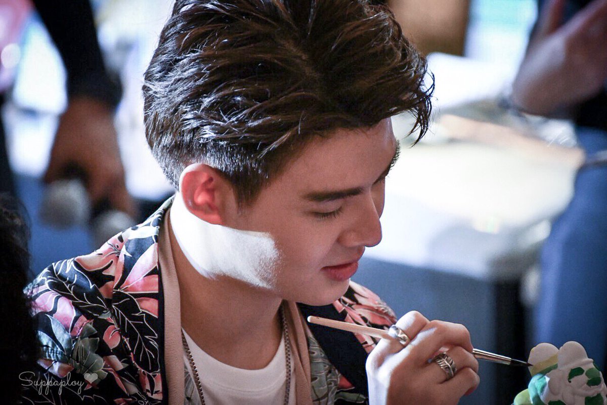 byploysandy_'s tweet photo. บรรจงมา..ในราคา2หมื่นบาทไทย👏🏼
#Saint_sup #EmSummerRepublicxKissBoysTH #EMSUMMERREPUBLIC #KissBoysTH https://t.co/R1BfyktSfM