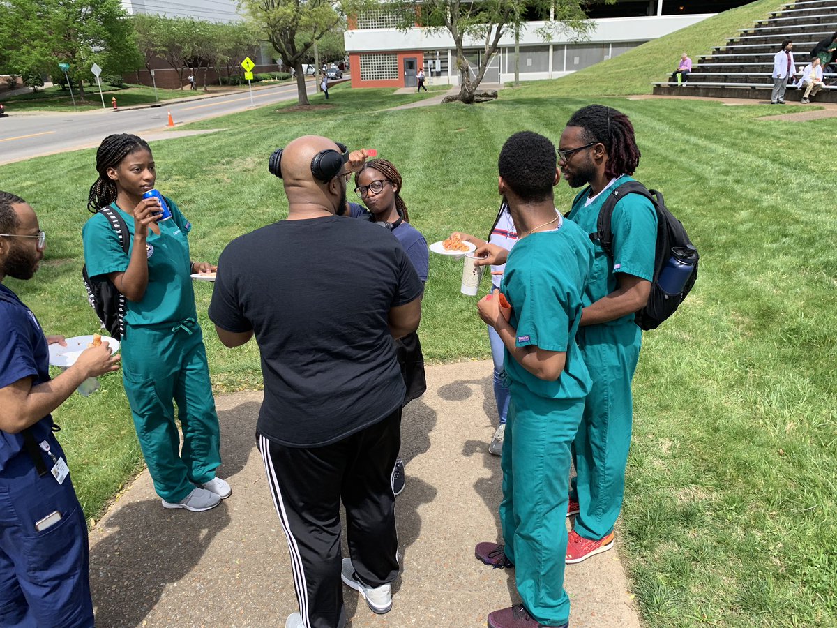 Our dental students enjoyed a quick break from class in our amphitheater space! Help them renovate the area by retweeting this so that we may win 50k from <a href="/HomeDepotRetool/">Retool Your School</a>. #Meharry_Rys19 #Meharry_Rys19 #Meharry_Rys19 #Meharry_Rys19 #Meharry_Rys19 #Meharry_Rys19 #meharry_rys