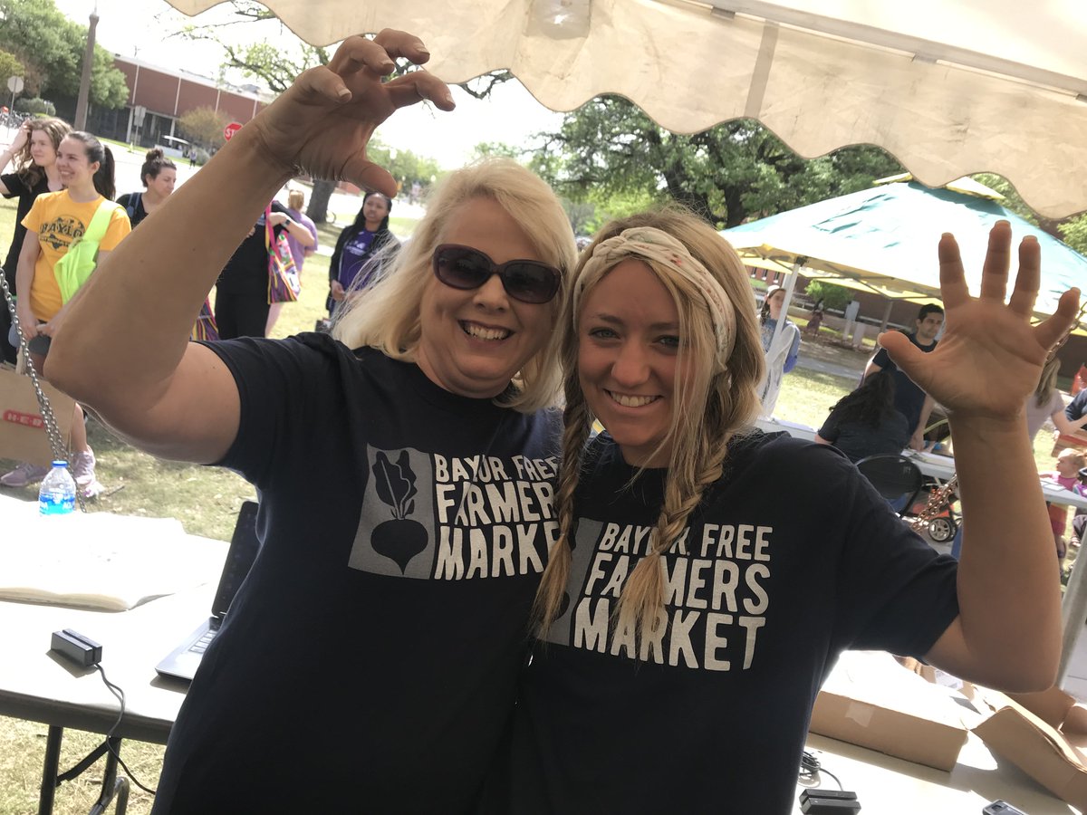 Baylor's tweet photo. On #Baylor's Fountain Mall until 3:30: FREE FARMER'S MARKET!

Bring a bag and load up with free fruits &amp; veggies. It's all part of the fight against food insecurity among college students! https://t.co/gepZKOkHVG