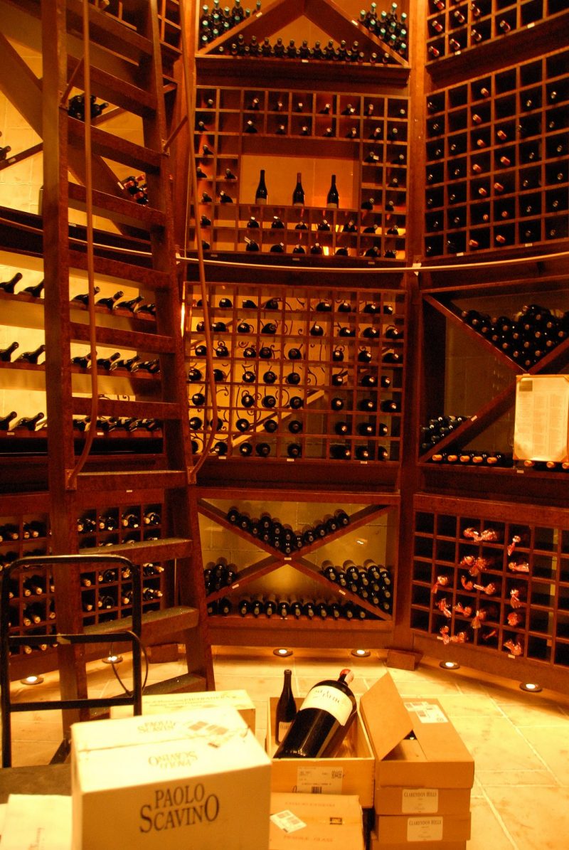 emjacind's tweet photo. #tbt to this breathtaking wine cooler at David Burke Prime at Foxwoods Resort Casino in Connecticut.

#winecooler #winestorage #restaurantdesign #casinodesign #wine https://t.co/2eLBb5jlFN