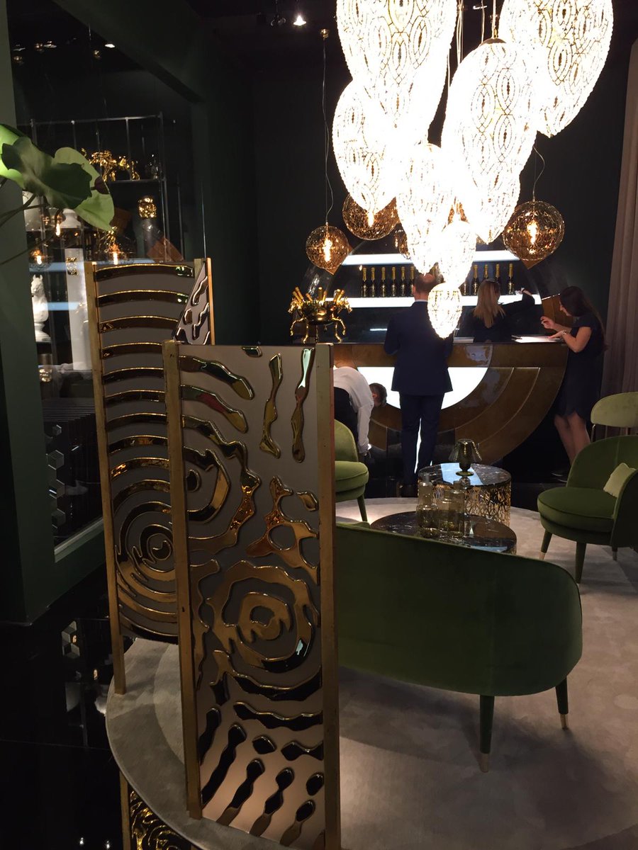 Last tyding up and business report of the day by our amazing staff! 🙏

See you tomorrow at Hall 3 Stand L27 for Day 4 at #SaloneDelMobile.

Ready for the weekend? We are! 🥂

#salonedelmobile2019 #mdw19 #mdw2019 #milandesignweek #milandesignweek2019 #MilanoDesignWeek #DesignWeek