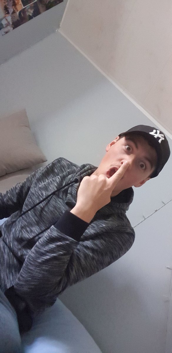 rosatkhapta's tweet photo. Bon ce week-end petite pls en vue j'espère que vous êtes prêts 🍻 https://t.co/Udoh6lsyot