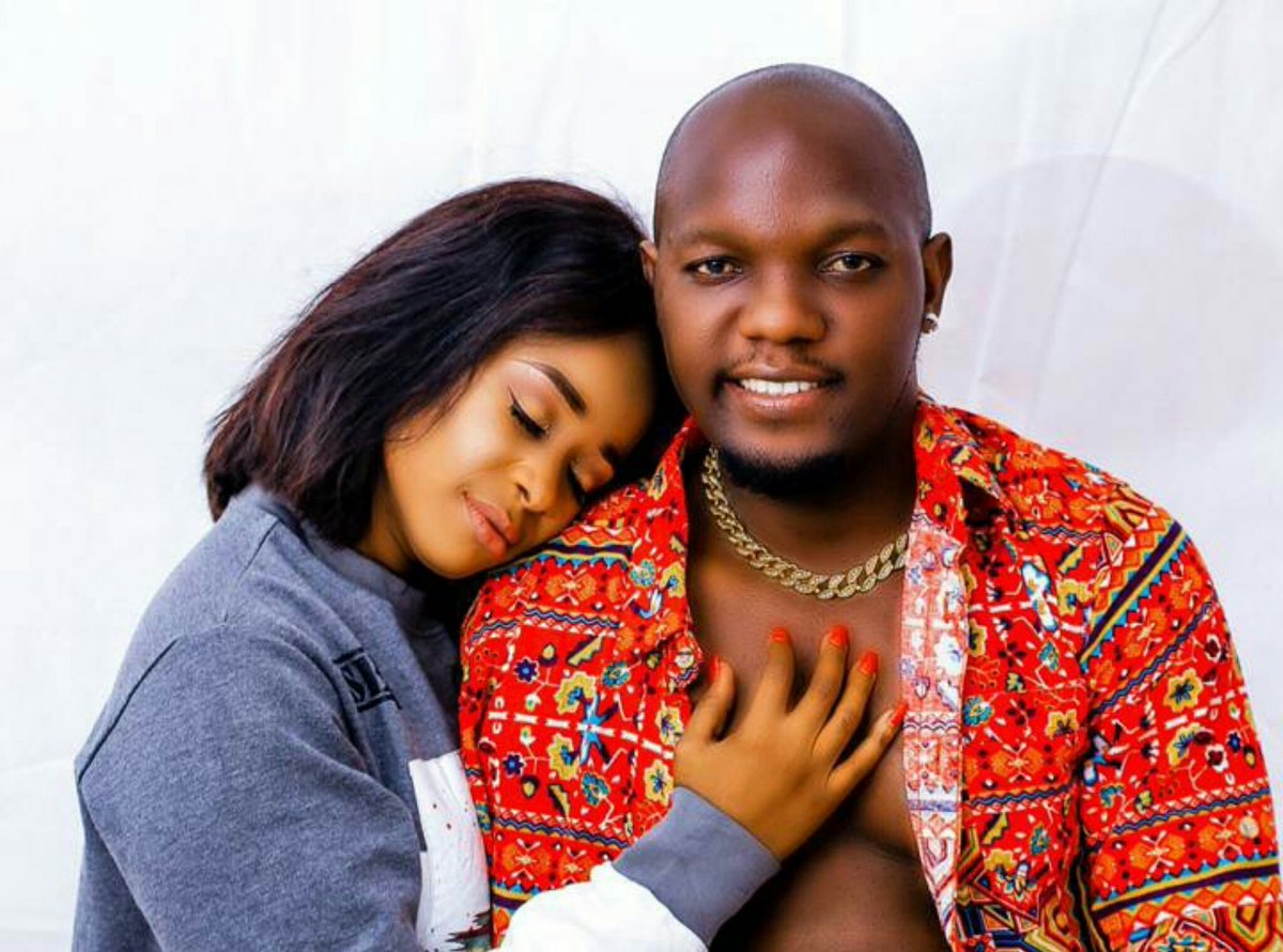 aminitz's tweet photo. Tupate LIVE leo kwenye #AlaZaRoho ya @CloudsMediaLive with the girl @Divathebawse kwanzia saa 4. Usikosee #Nimenasa link kwenye bio. https://t.co/VAVJl3h5iG