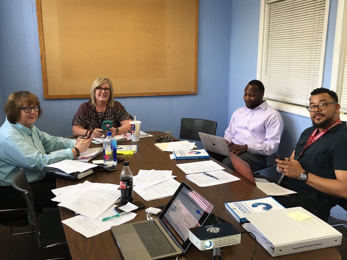 ShellyNMize's tweet image. Discussing #MaximizePerformance with our amazing Assistant Principals! @KristiCocke1 @bowling_jan @AdminLuster @drgreene06 @KKOwen_Coach