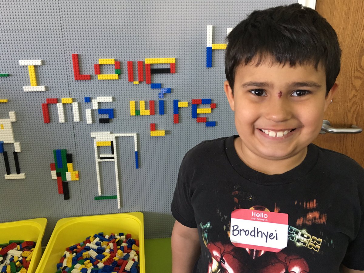 wirebr's tweet image. Awesome day at Greenbush with my first graders...in between labs check out what this little sweetie created on the LEGO wall ❤️ #chanutestars