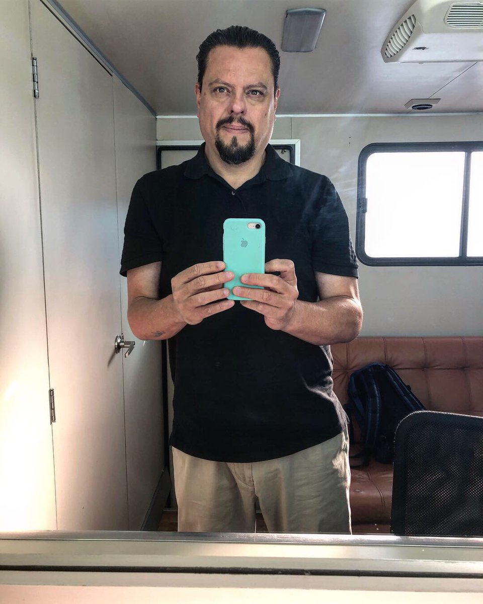 TUCOVINALES's tweet photo. Porque sin la foto en el camper no funciona 🤦🏻♂️🎬🎥🖥 #QueChingaSerYo #Norberto #ElÚltimoDragón #Personaje Yo soy orgullosamente @SKRipstein
#SKRipsteinTalent #teamSKR #SKRipstein #stephanieripstein https://t.co/2mQBWqGuia https://t.co/HkOSUzwxKe