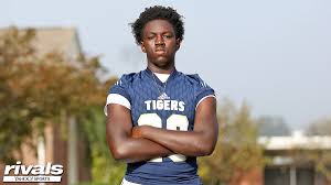 _CoachTSmith's tweet photo. @DCTigers2016 '21 DE @Jon_thadon1 picked up an offer from the new staff at @GeorgiaTechFB while visiting today.  

@DCAthletics1 

#TigerPride #WeAreDC #DaCountySchool #ScholarshipFactory #OfferFactory #RamblinWreck https://t.co/U4I3ozdJRk