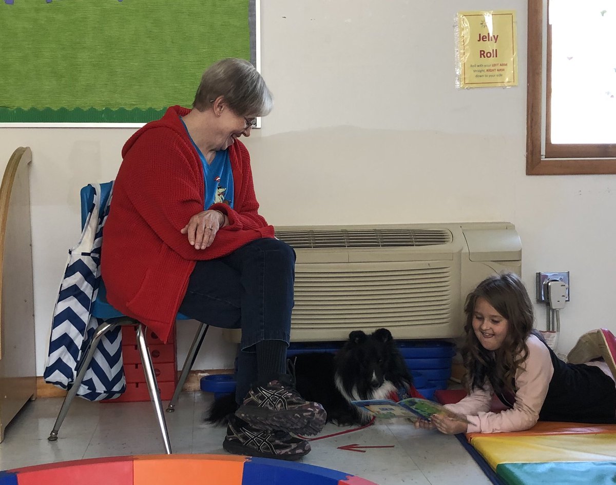k_chilcote's tweet photo. Thank you to Mrs. Golden and her therapy dog, Gibbs! Our students loved reading to Gibbs to celebrate “Let’s Read WV” day! #ReadWV #LoveMyWVSchool https://t.co/9fzjQoUxgj