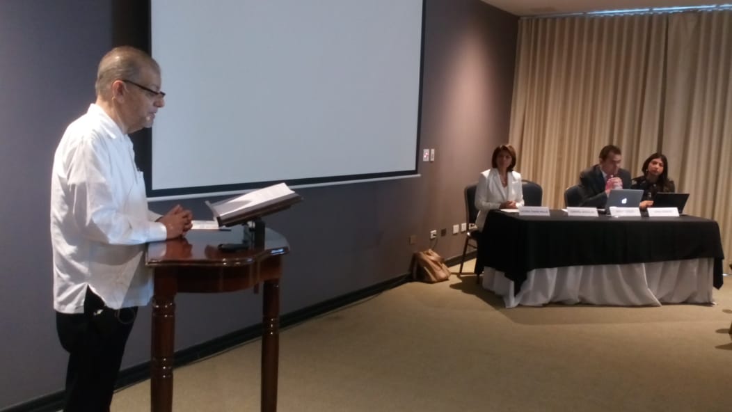ANDIHonduras's tweet photo. Ing. Daniel Aguilar, Presidente Nacional de la ANDI, recibe a la audiencia y a los expositores Sra. Laura Chinchilla ex-presidenta de Costa Rica y Sr. Kevin Casas Ex - Vice presidente de Costa Rica. https://t.co/y9bP6OL2o4