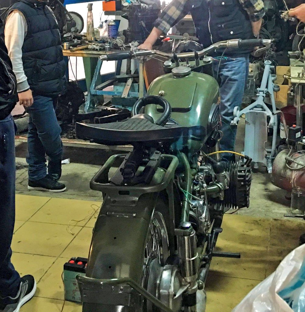 retroalbania's tweet photo. Chang Jiang, motor i prodhuar më 1968 në Kinë 🇨🇳! Po krijojmë një komunitet plot pasione motorrikësh. 👨🏽‍🔧
Eja vizito: https://t.co/R1t2cGvYcJ për t'u bërë pjesë e koleksionistëve shqiptarë! 🧡 
#DPSHTRR #MIE #AutoMotoHistorike #LoveCollection #Pasion #KoleksionistëShqiptarë https://t.co/ifSIwm08Z0