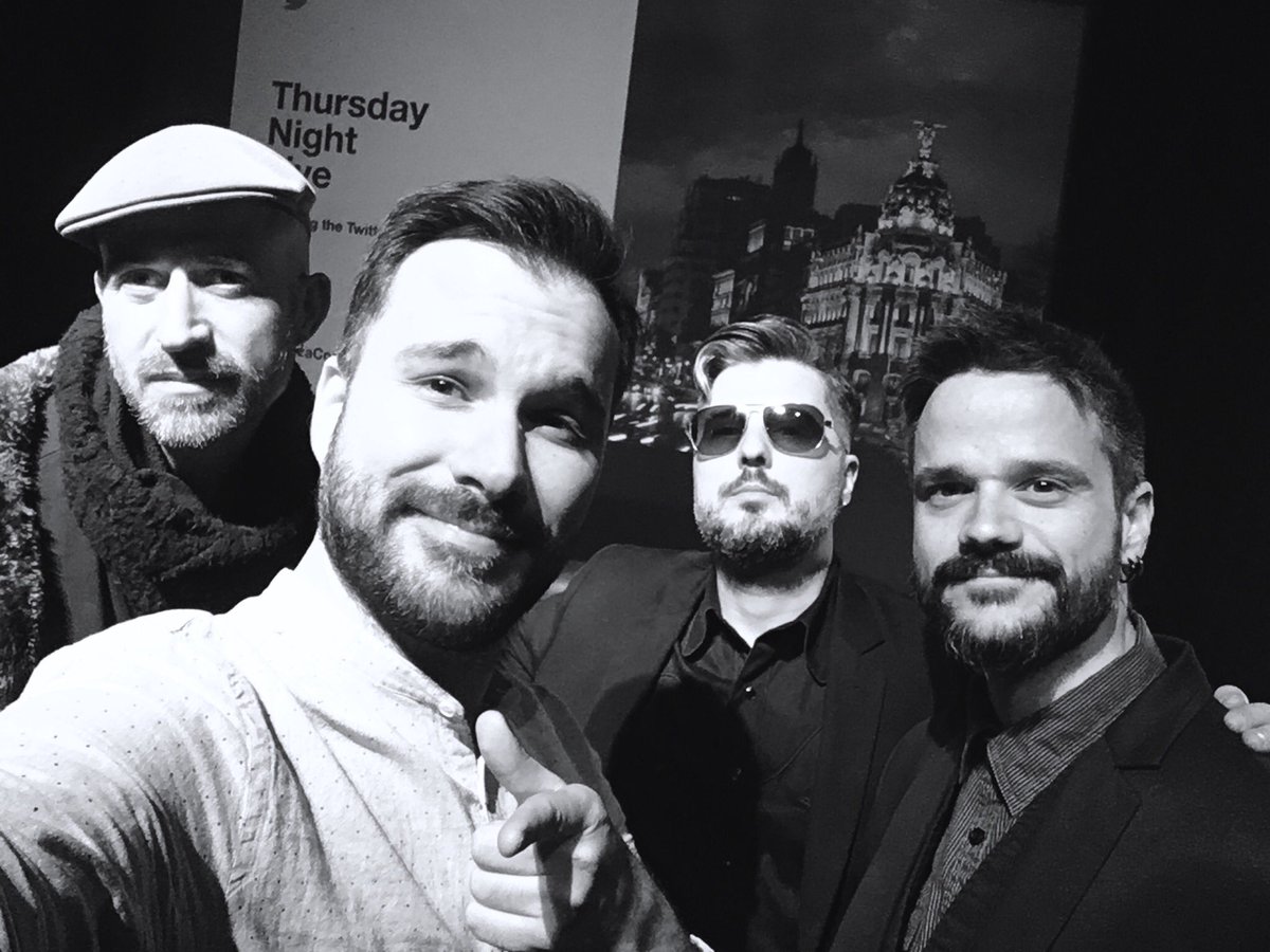 Pues aquí estamos! Somos la banda del #ThursadyNightLive con <a href="/edusotomoreno/">Edu Soto Moreno</a> #EmpiezaConEllos