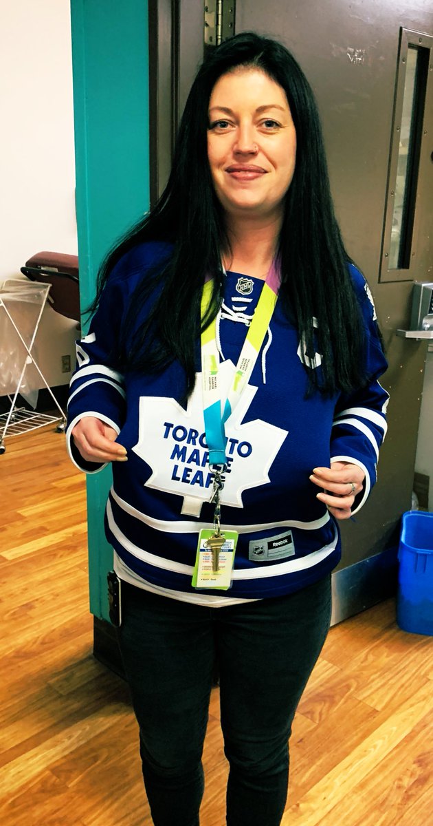 sarahkbingler's tweet photo. Serious @MapleLeafs team pride here @MGHToronto! Transition Navigator Lisa Street showing her support for the home team as they head into the #playoffs! janeharwood41 @lindsaymartinek #hockeyliveshere https://t.co/HVH0cLxJ8y