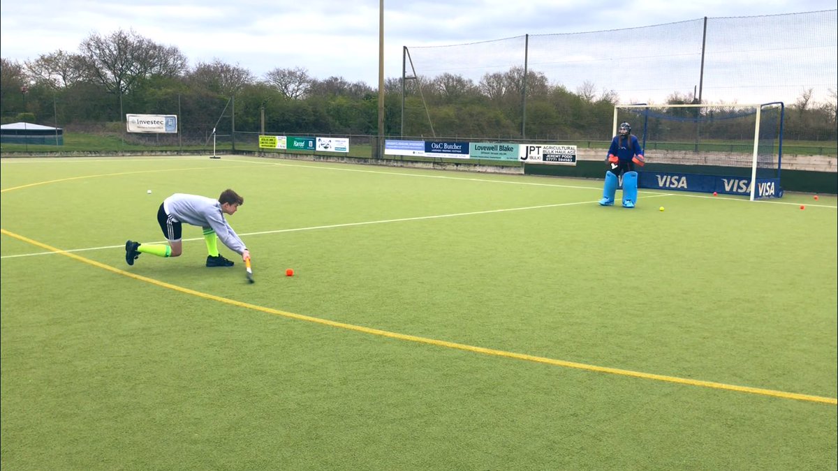 F13LDHOCKEY's tweet image. Another top day down at the nest today with over 25 players at the camp learning some new shooting techniques and putting them into practice in gameplay. Great to see some new faces from @BHS_Academy too. #ChapShot #FastHands #SurpriseTheGoalie 💛🏑💛