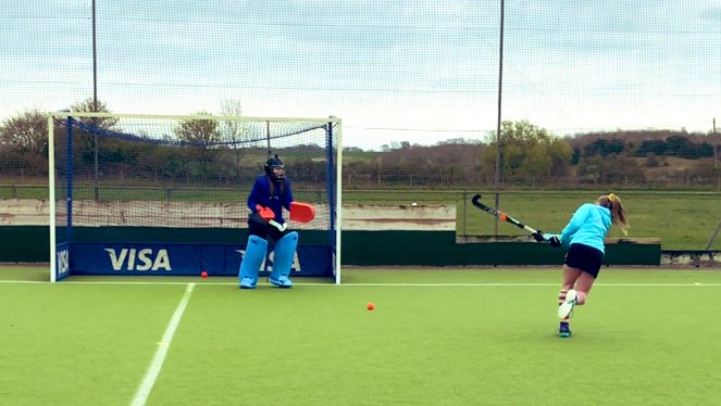 F13LDHOCKEY's tweet image. Another top day down at the nest today with over 25 players at the camp learning some new shooting techniques and putting them into practice in gameplay. Great to see some new faces from @BHS_Academy too. #ChapShot #FastHands #SurpriseTheGoalie 💛🏑💛