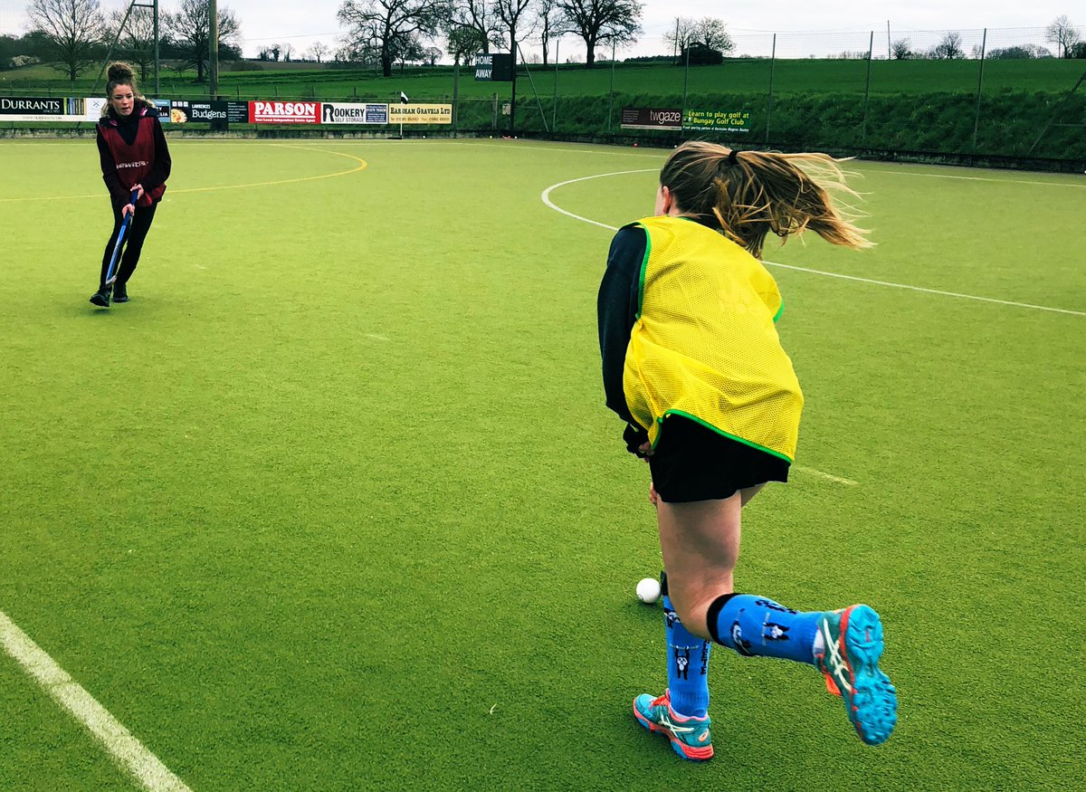 F13LDHOCKEY's tweet image. Another top day down at the nest today with over 25 players at the camp learning some new shooting techniques and putting them into practice in gameplay. Great to see some new faces from @BHS_Academy too. #ChapShot #FastHands #SurpriseTheGoalie 💛🏑💛